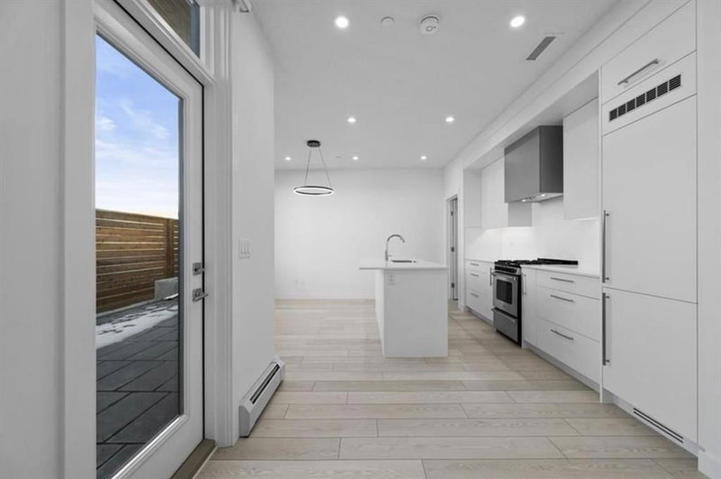 102, 8370 Broadcast Avenue SW, West Springs — interior photo 7