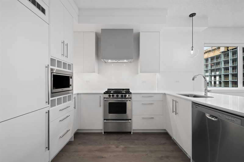 402, 8370 Broadcast Avenue SW, West Springs — interior photo 5