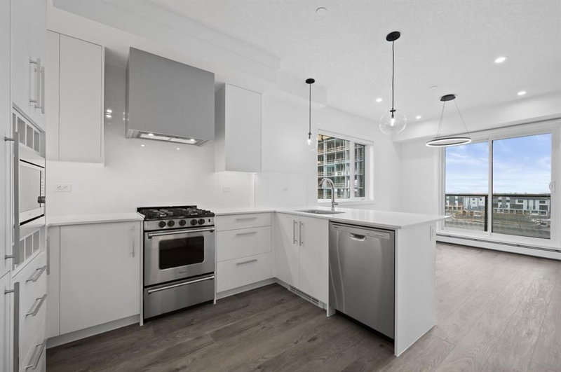 402, 8370 Broadcast Avenue SW, West Springs — interior photo 6