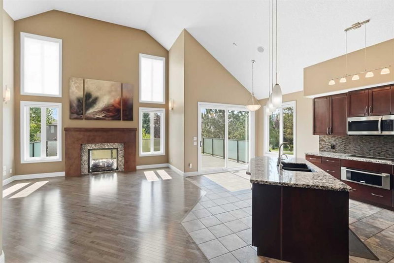 242 Cranleigh Place SE, Cranston — interior photo