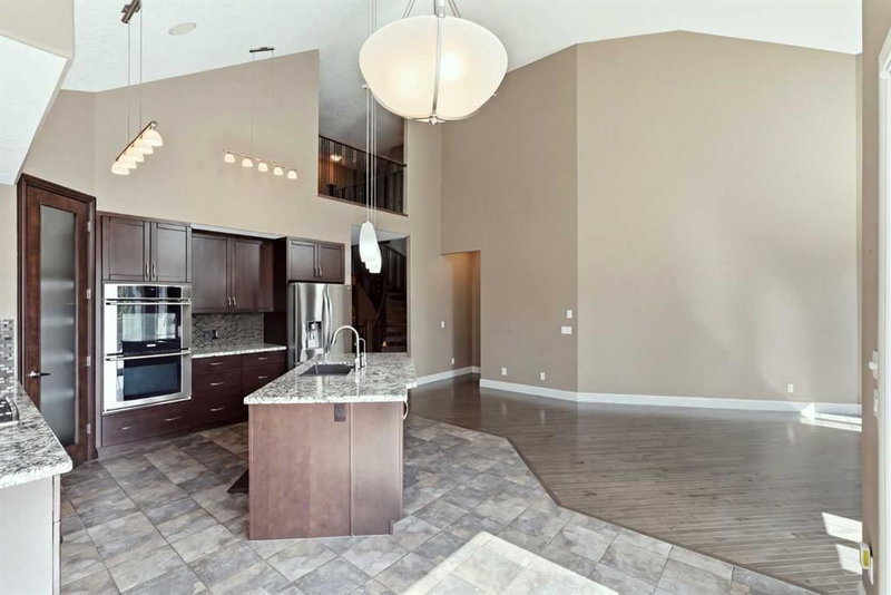 242 Cranleigh Place SE, Cranston — interior photo 6