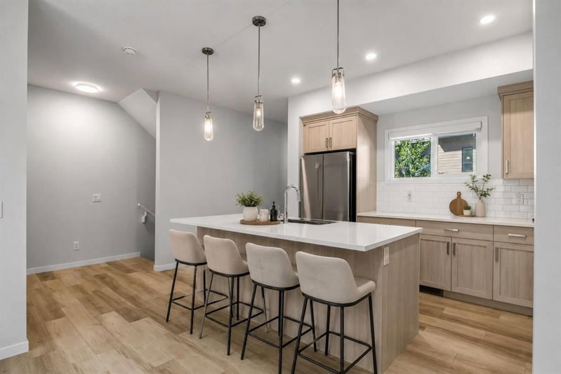 110, 42 Cranbrook Gardens SE, Cranston — interior photo 5