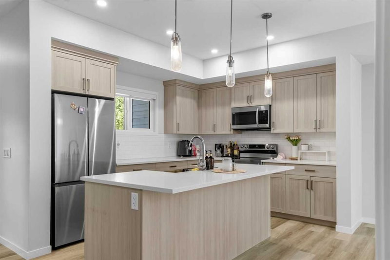 110, 42 Cranbrook Gardens SE, Cranston — interior photo 6