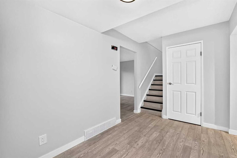 11, 3029 Rundleson Road NE, Rundle — interior photo 7