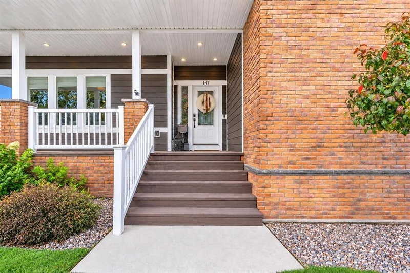 147 S 4 Street E