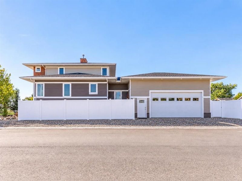 147 S 4 Street E