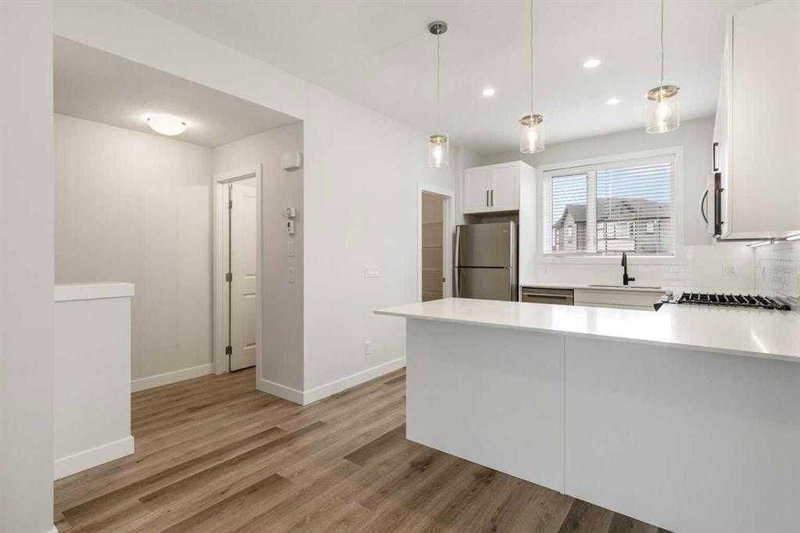 30 Evanscrest Park NW, Evanston — interior photo 5