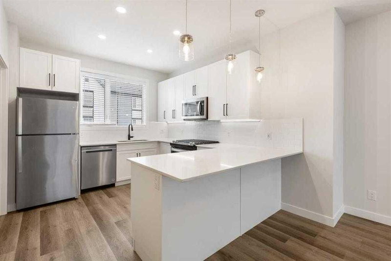 30 Evanscrest Park NW, Evanston — interior photo 6