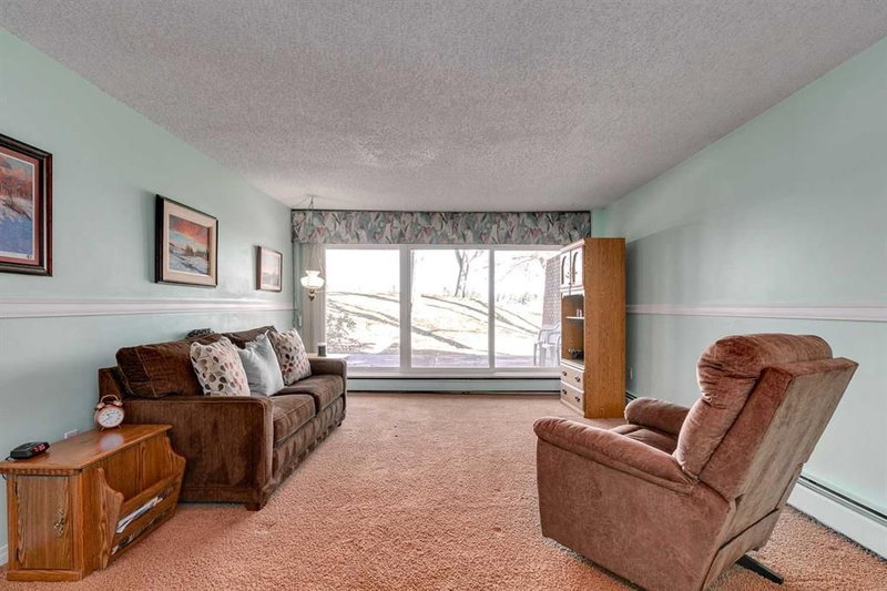 131, 820 89 Avenue SW, Haysboro — interior photo