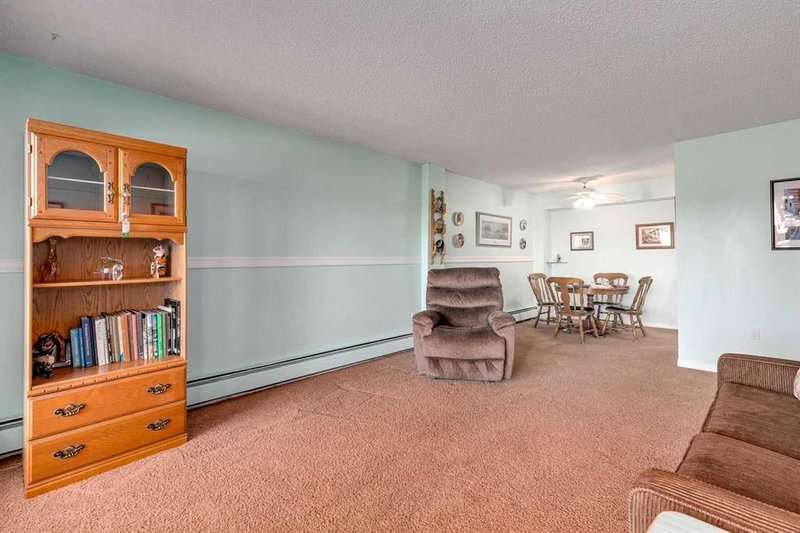 131, 820 89 Avenue SW, Haysboro — interior photo 6