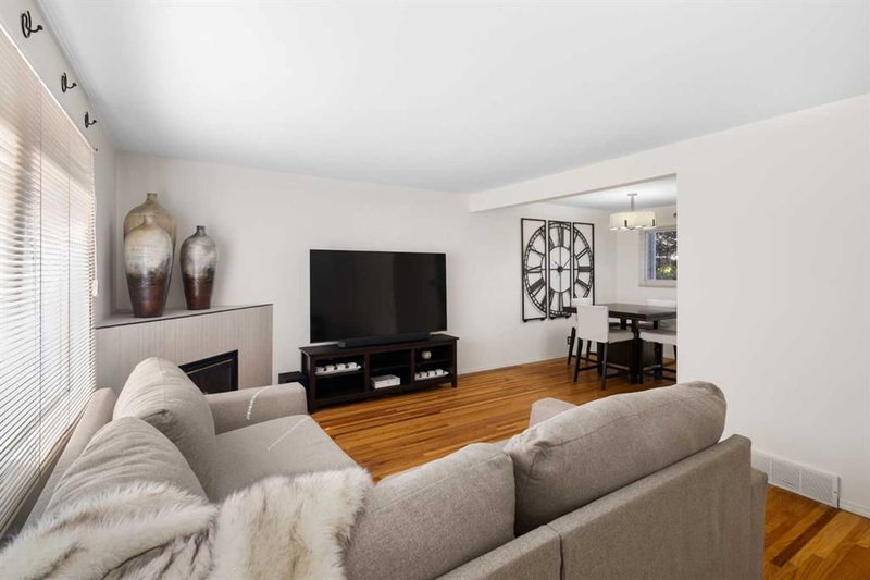554 Killarney Glen Court SW, Killarney/Glengarry — interior photo 5