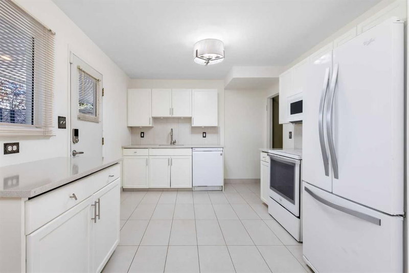 554 Killarney Glen Court SW, Killarney/Glengarry — interior photo 6