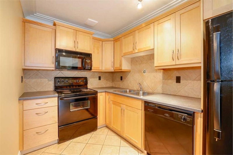 18, 1813 25 Avenue SW, Bankview — interior photo