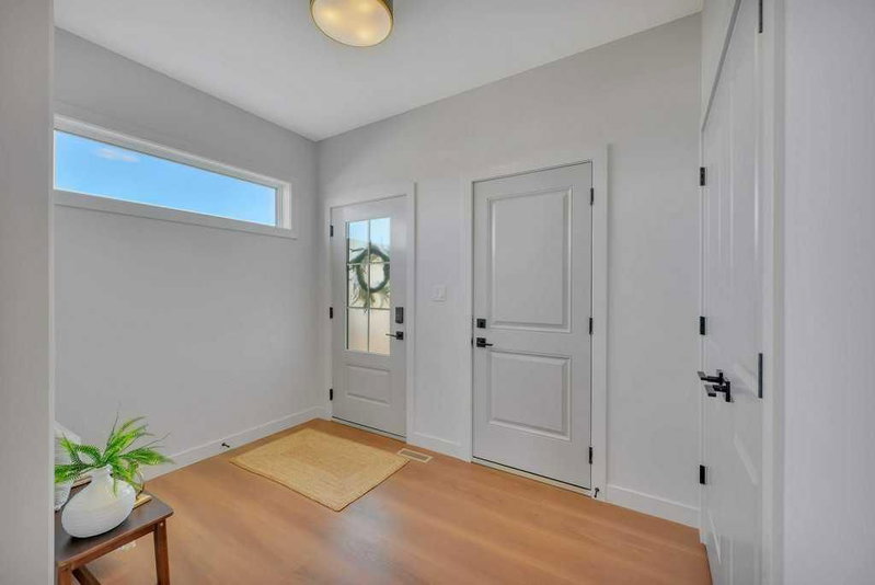 7 Vincent Gate