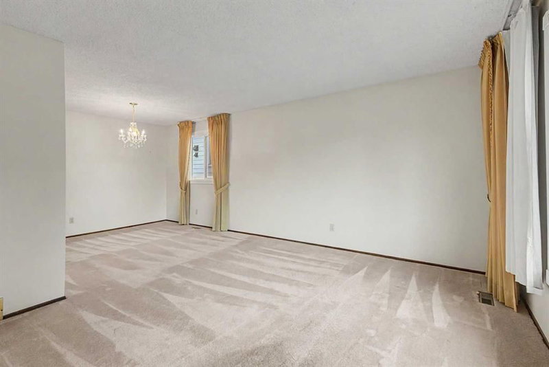 163 Lake Sylvan Close SE, Bonavista Downs — interior photo 6