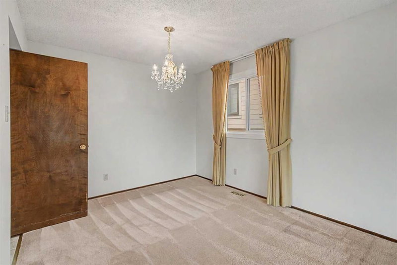 163 Lake Sylvan Close SE, Bonavista Downs — interior photo 7