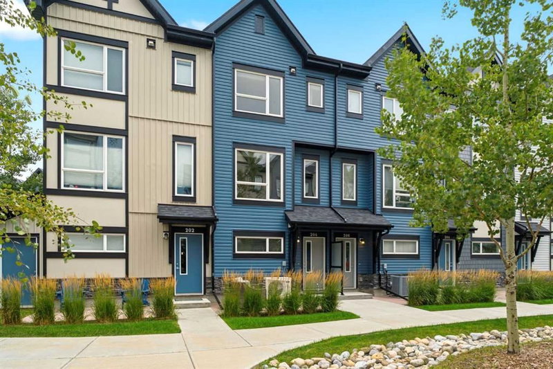 204 - 15 Evanscrest Park NW