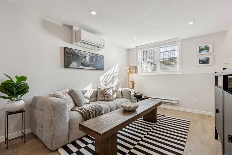 812, 135 Mahognay Parade SE, Mahogany — interior photo 6