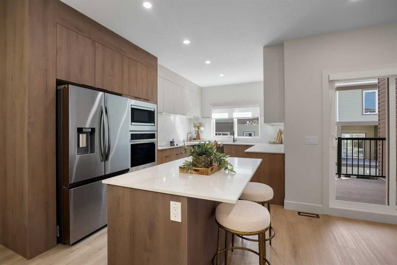 302 - 67 Panatella Square NW