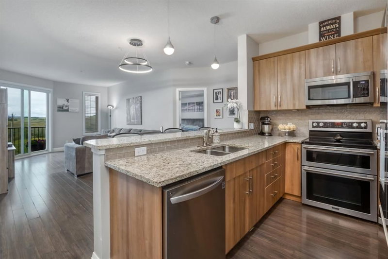 2203 - 15 Sunset Square