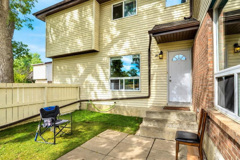 40 - 32 Whitnel Court NE