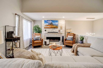 7 Canyon Court W