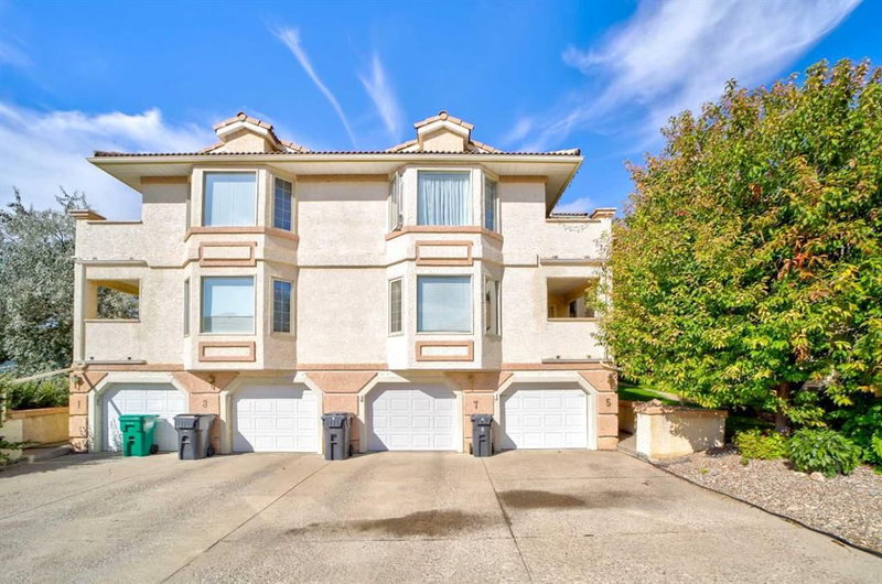 7 Canyon Court W