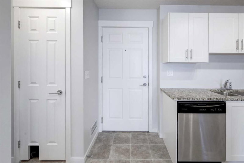 1310 - 99 Copperstone Park SE