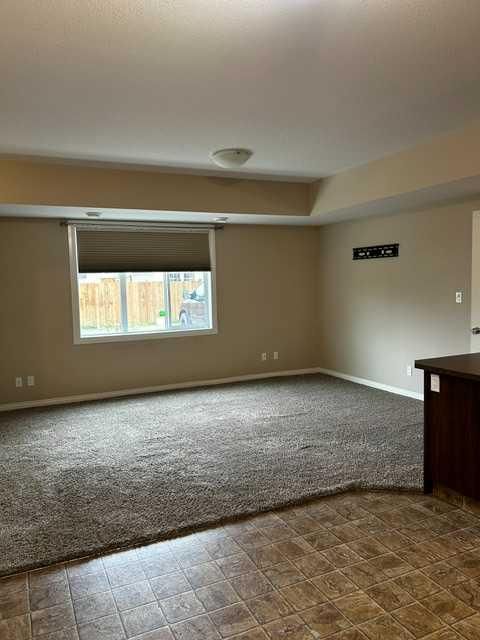 403 - 639 Oak Street W