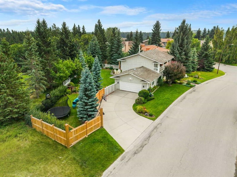 72 Woodacres Crescent SW