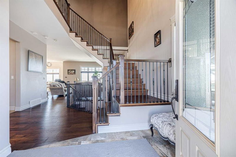6205 17 Street Close
