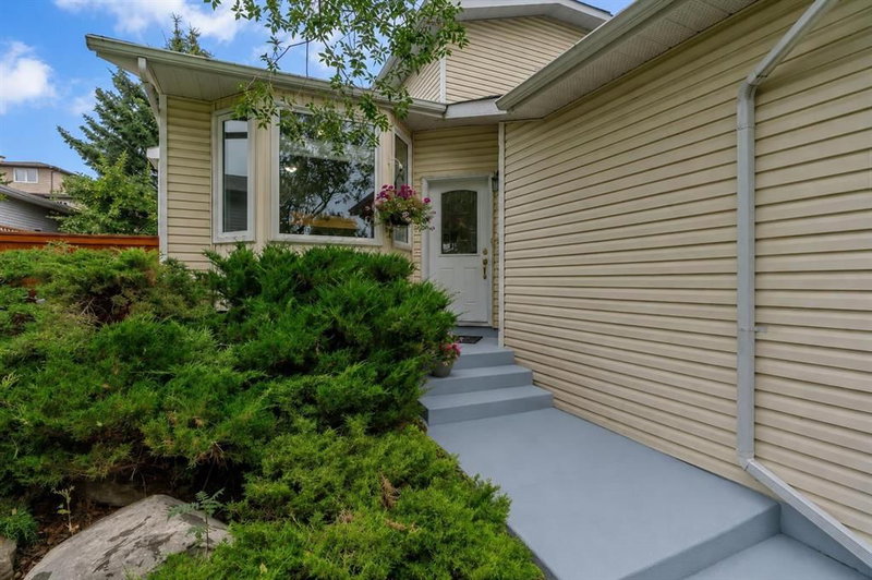139 Shawnessy Drive SW