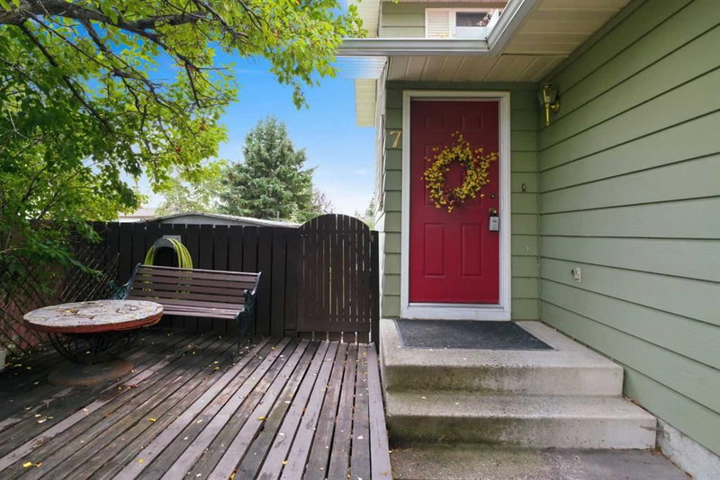 7 Glenport Road E