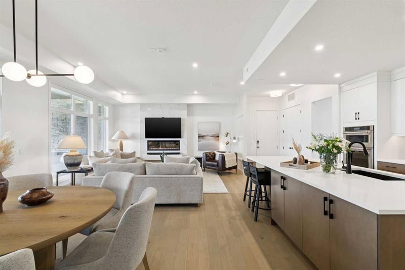 301 - 120 Marina Cove SE