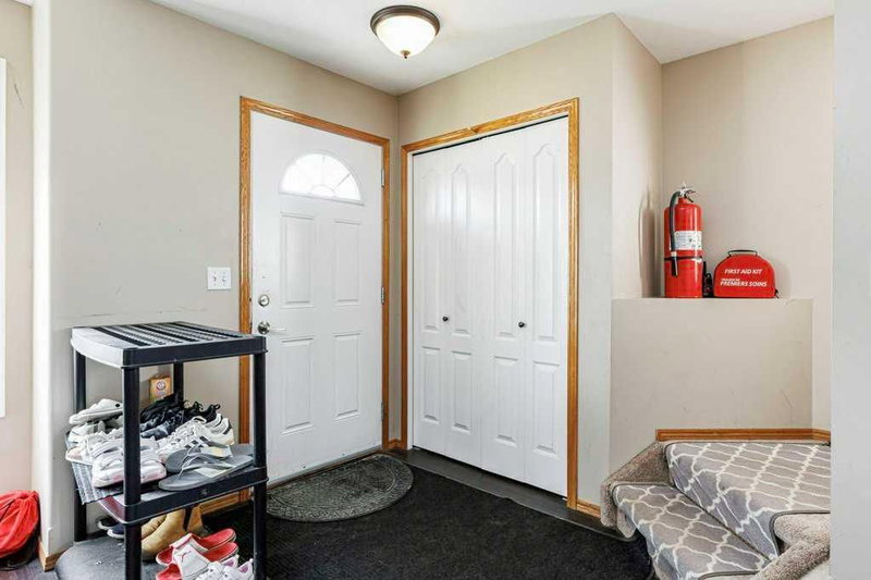 9 Lakeview Close