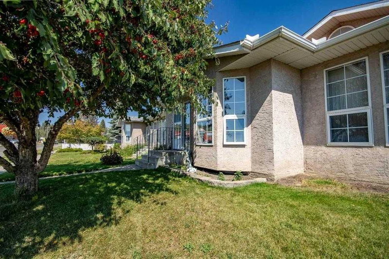 303B Centre Street N