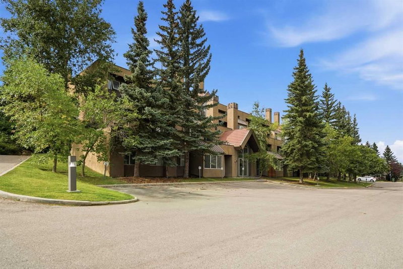 7 - 219 Village Terrace SW