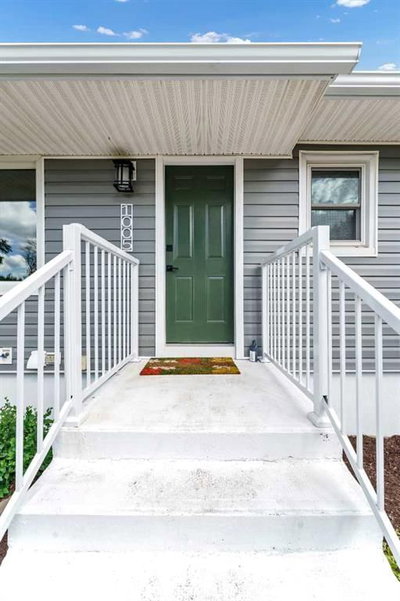 1005 Bullivant Crescent SW