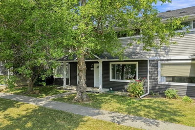 542 Regal Park NE