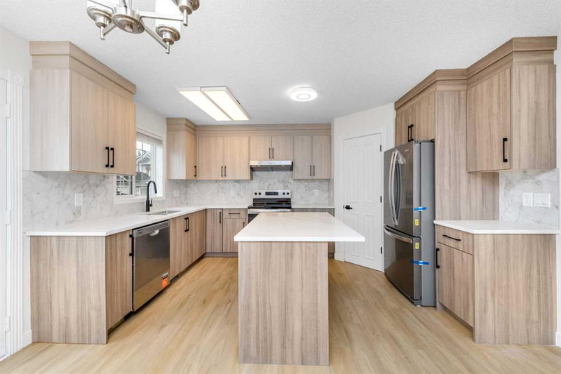 28 Coral Reef Link NE