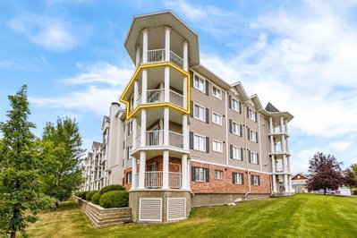 4301 - 31 Country Village Manor NE