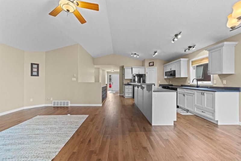 3312 51 Street Close
