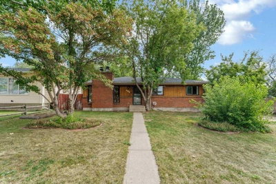 642 Lakewood Road E