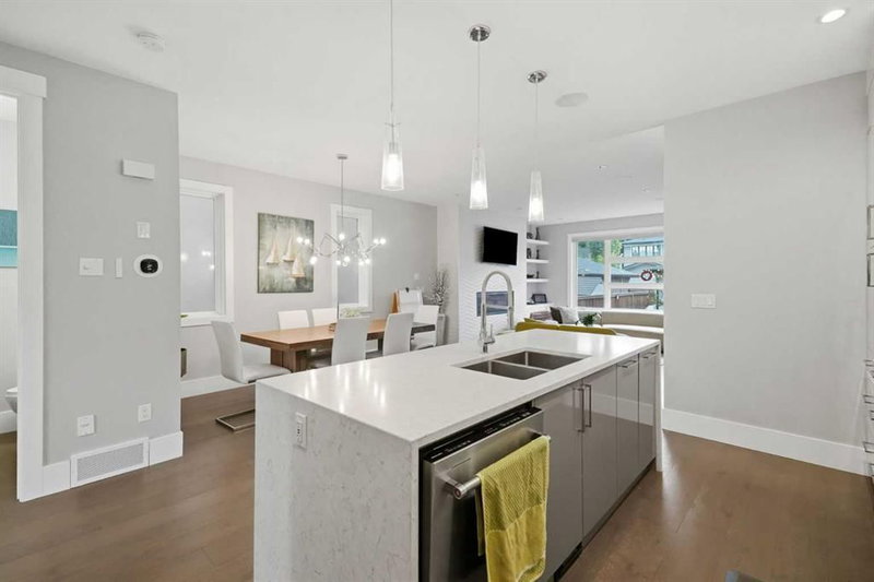 440 26 Avenue NW, Mount Pleasant — interior photo 5