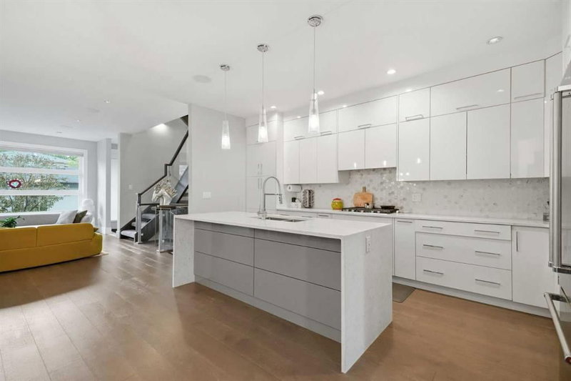 440 26 Avenue NW, Mount Pleasant — interior photo 6
