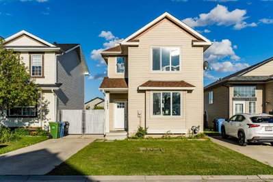 1095 Bridlemeadows Manor