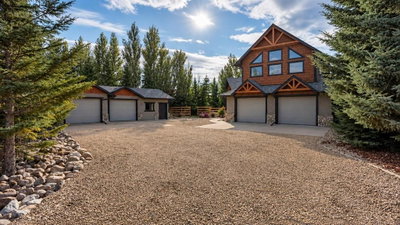618 Peacock Close