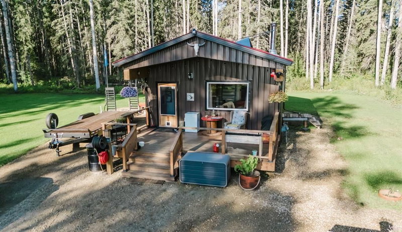 24451 Youngs Point Road, Valleyview — listing photo 2