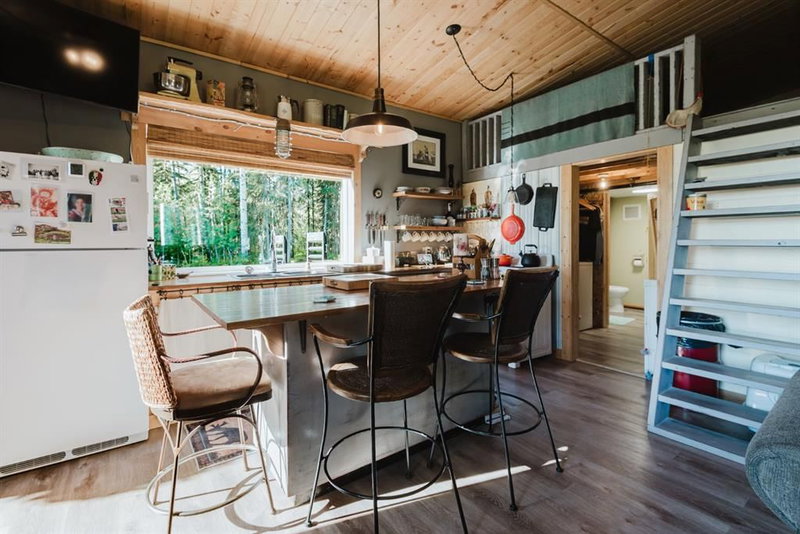 24451 Youngs Point Road, Valleyview — listing photo 5