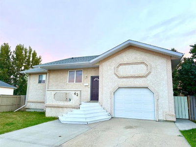 42 Mt Backus Crescent W